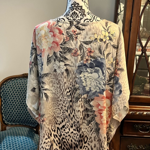 Chico’s tunic animal/floral print, NWOT - Picture 3 of 5
